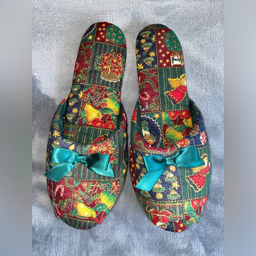 Beautiful Christmas House Slippers.